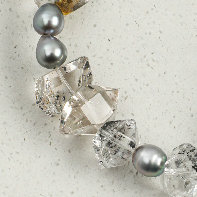 Shadow Spark Pearl Bracelet